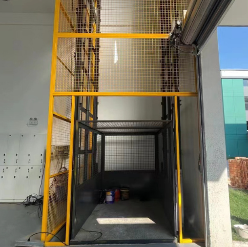 光泽导轨式升降机助力物流园破解运输难题