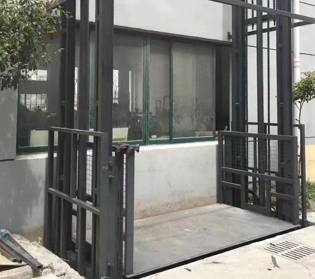 光泽导轨式施工升降机助力民生工程提速增效